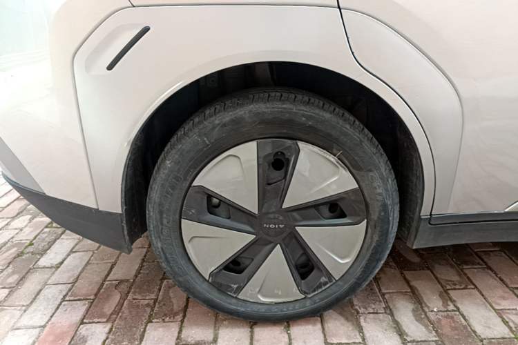 Used AION Y 2023 Plus 610 Enjoyment Edition Ternary Lithium Right Rear Wheel Hub