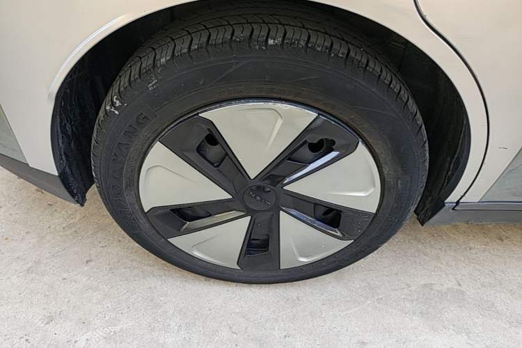 Used AION Y 2023 Plus 510 Enjoy Edition Right Rear Wheel Hub