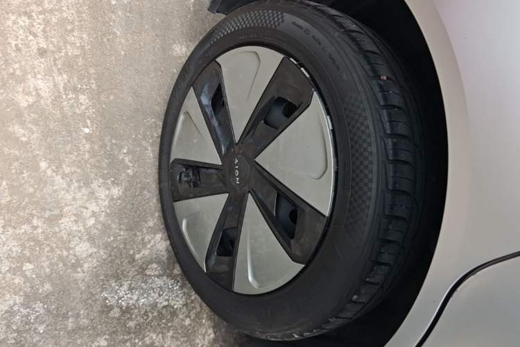 Used AION Y 2023 Plus 610 Enjoy Edition Right Rear Wheel Hub