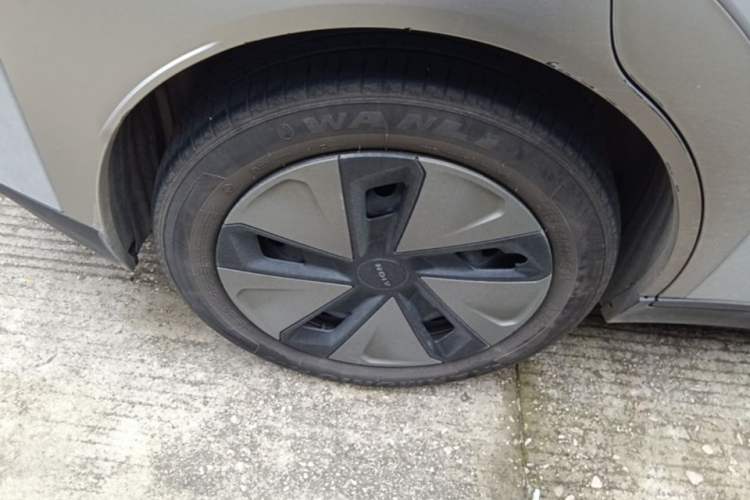Used AION Y 2023 Plus 510 Enjoy Edition Right Rear Wheel Hub