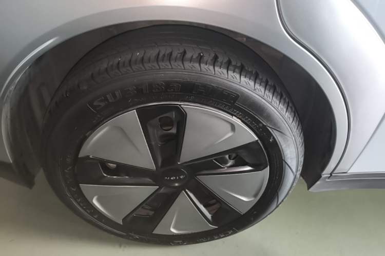 Used AION Y 2023 Plus 510 Enjoy Edition Right Rear Wheel Hub