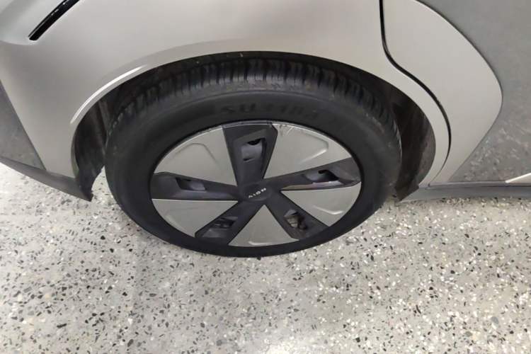 Used AION Y 2023 Plus 510 Enjoy Edition Right Rear Wheel Hub