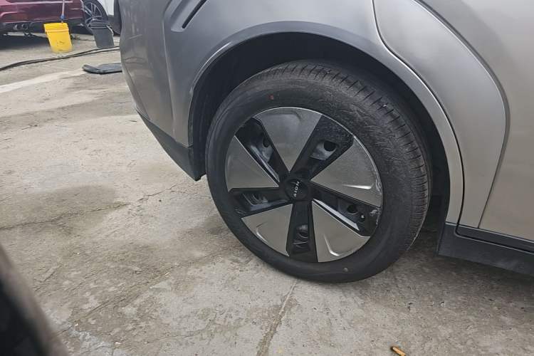 Used AION Y 2023 Plus 510 Enjoy Edition Right Rear Wheel Hub