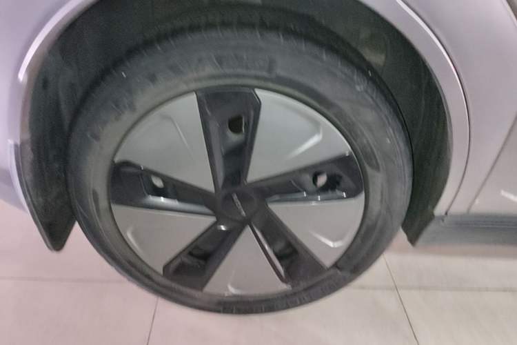 Used AION Y 2023 Plus 510 Enjoy Edition Right Rear Wheel Hub