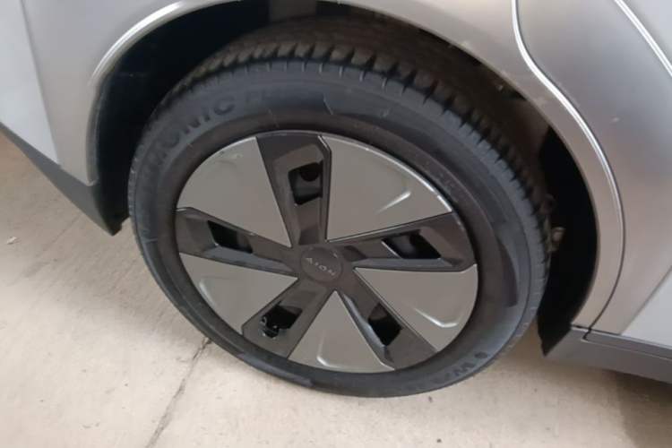 Used AION Y 2023 Plus 510 Enjoy Edition Right Rear Wheel Hub