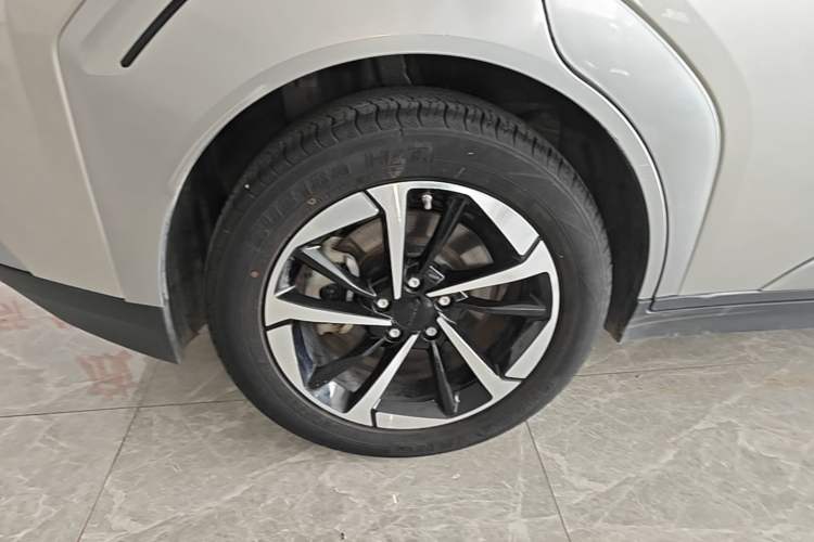 Used AION Y 2023 Plus 510 Smart Edition Right Rear Wheel Hub