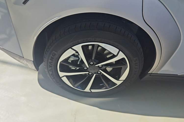 Used AION Y 2023 Plus 510 Smart Edition Right Rear Wheel Hub