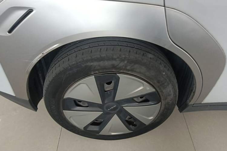 Used AION Y 2023 Plus 610 Enjoyment Edition Ternary Lithium Right Rear Wheel Hub