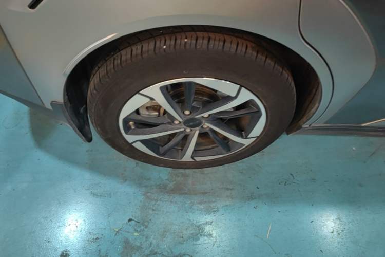 Used AION Y 2023 Plus 510 Smart Edition Right Rear Wheel Hub