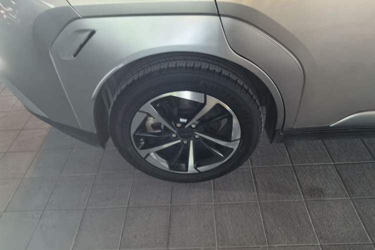 Used AION Y 2023 Plus 510 Smart Edition Right Rear Wheel Hub