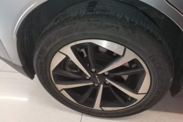 Used AION Y 2023 Plus 510 Smart Edition Right Rear Wheel Hub