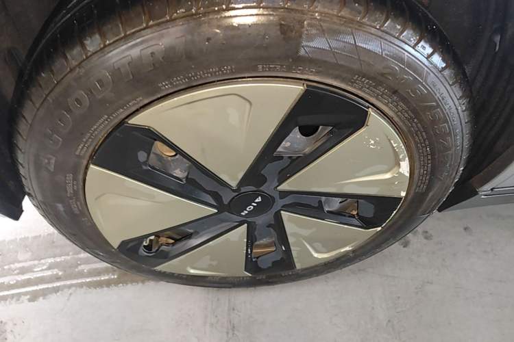 Used AION Y 2023 Plus 510 Enjoy Edition Right Rear Wheel Hub