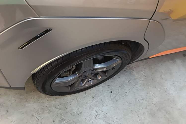 Used AION Y 2023 Plus 510 Tech Edition Right Rear Wheel Hub