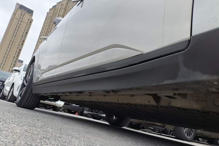 Used AION Y 2023 Plus 510 Smart Edition Right Side Sill