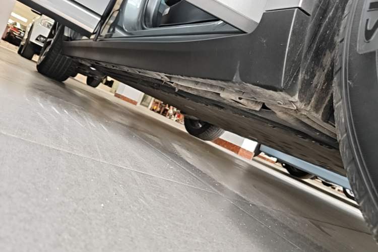 Used AION Y 2023 Plus 510 Smart Edition Right Side Sill