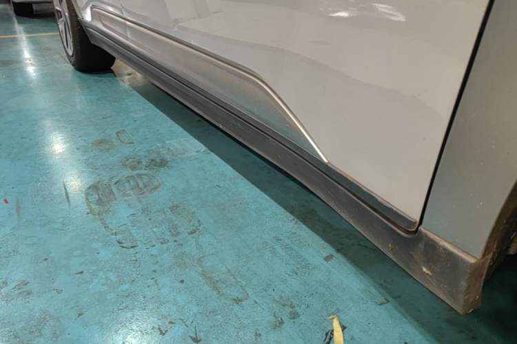 Used AION Y 2023 Plus 510 Enjoy Edition Right Side Sill