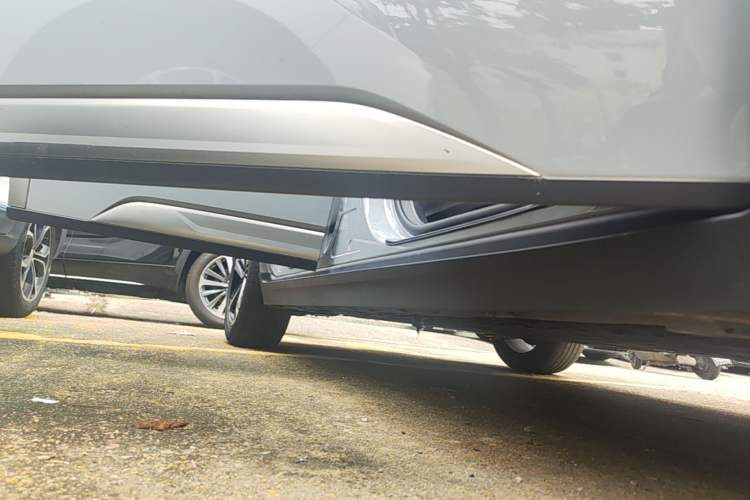 Used AION Y 2023 Plus 510 Smart Edition Right Side Sill