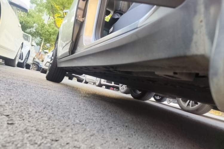 Used AION Y 2023 Younger Star Edition Right Side Sill