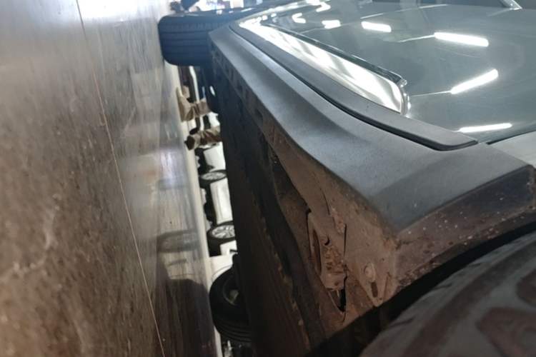 Used AION Y 2023 Younger Star Edition Right Side Sill