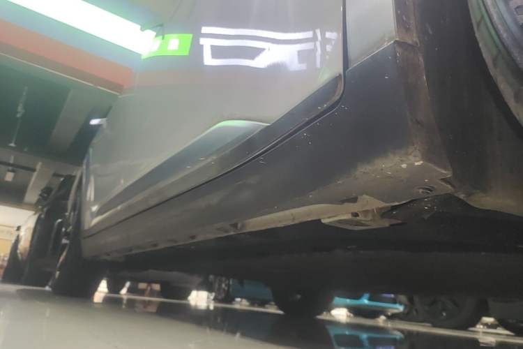 Used AION Y 2023 Plus 510 Smart Edition Right Side Sill