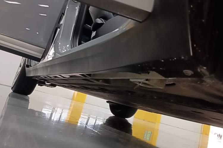 Used AION Y 2023 Younger Right Side Sill