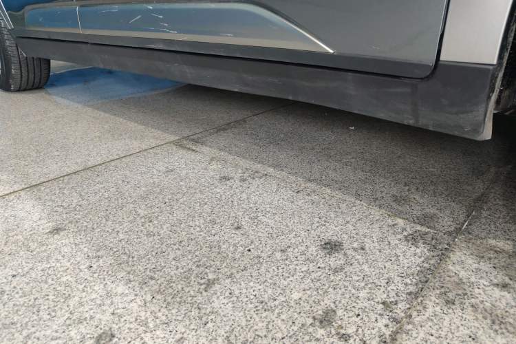 Used AION Y 2023 Plus 510 Smart Edition Right Side Sill