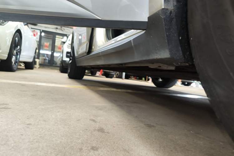 Used AION Y 2023 Plus 510 Smart Edition Right Side Sill