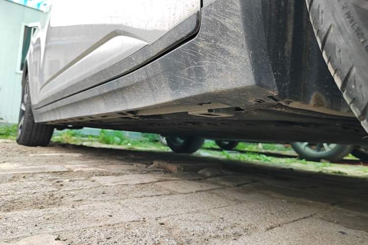Used AION Y 2023 Plus 510 Smart Edition Right Side Sill