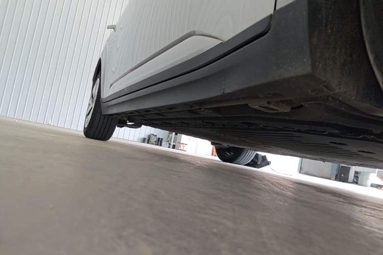 Used AION Y 2023 Younger Right Side Sill