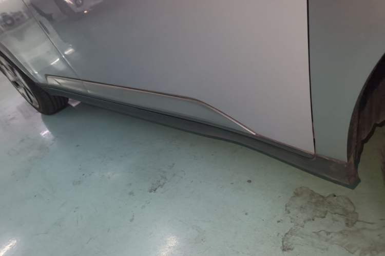 Used AION Y 2023 Younger Right Side Sill