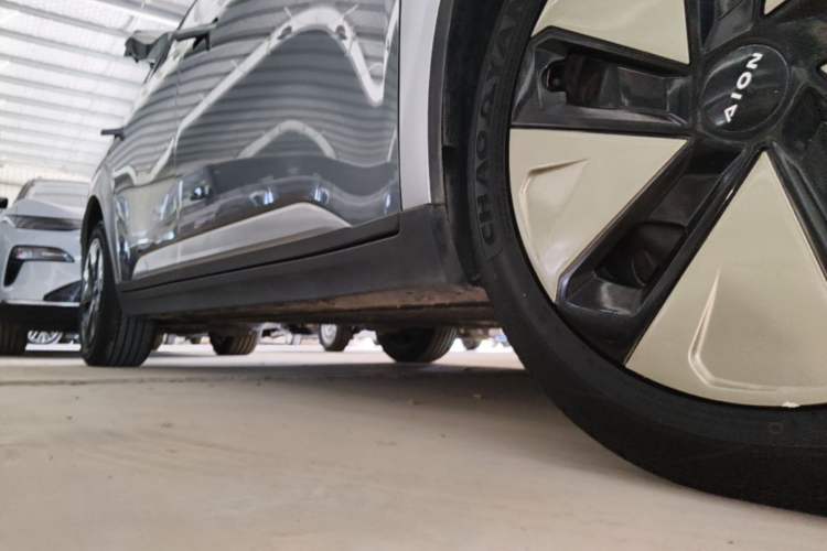 Used AION Y 2023 Plus 510 Enjoy Edition Right Side Sill