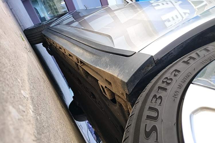 Used AION Y 2023 Younger Right Side Sill