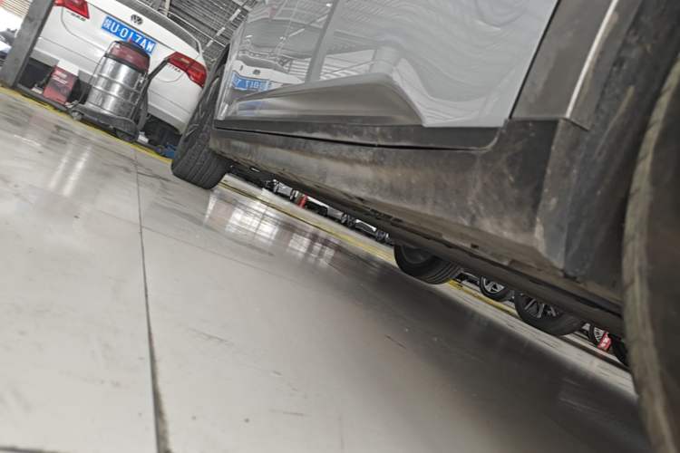 Used AION Y 2023 Plus 510 Smart Edition Right Side Sill