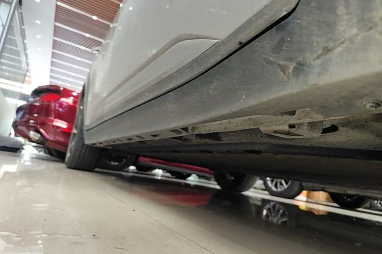 Used AION Y 2023 Plus 610 Smart Edition Ternary Lithium Right Side Sill
