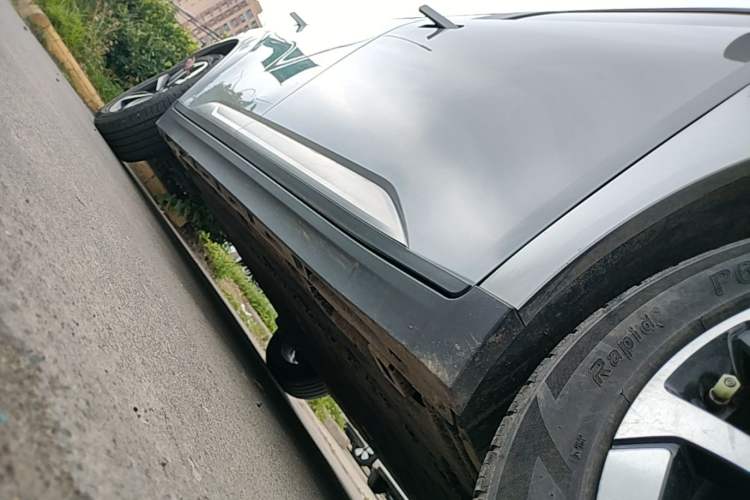 Used AION Y 2023 Plus 510 Smart Edition Right Side Sill