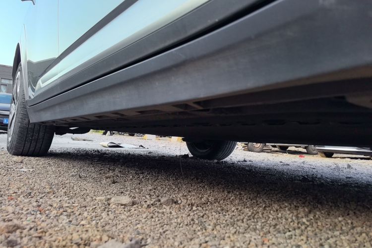 Used AION Y 2023 Younger Right Side Sill