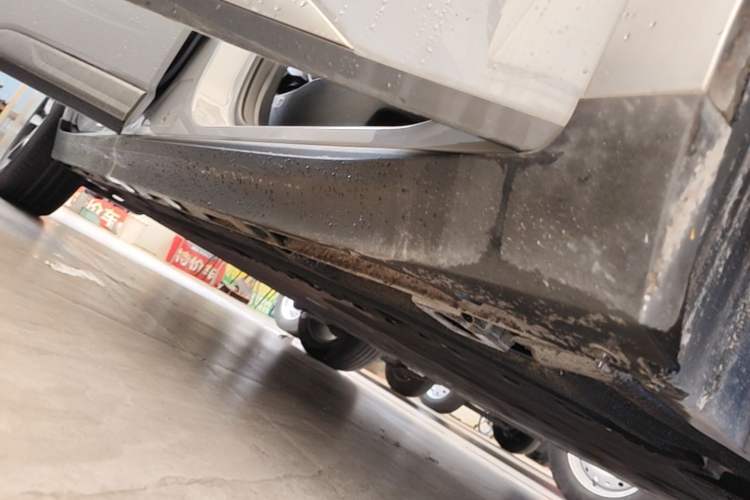 Used AION Y 2023 Plus 510 Smart Edition Right Side Sill