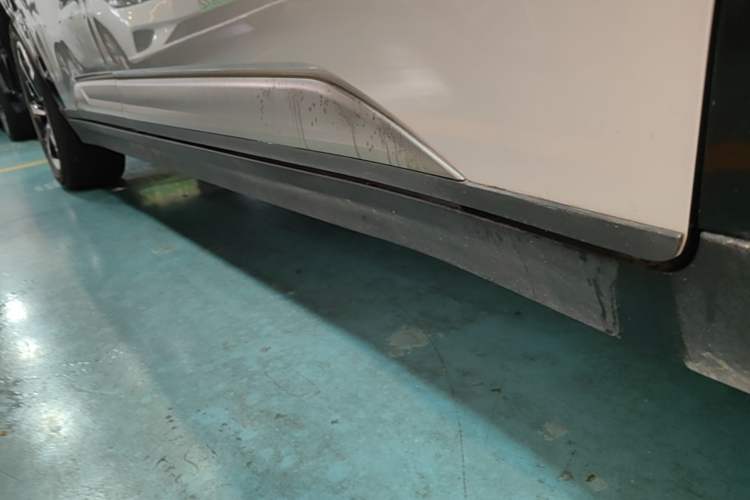 Used AION Y 2023 Plus 510 Smart Edition Right Side Sill
