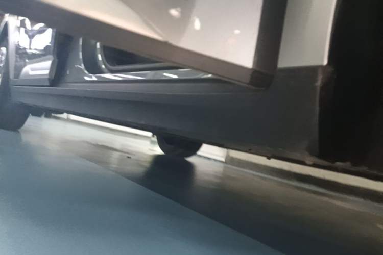 Used AION Y 2023 Younger Right Side Sill