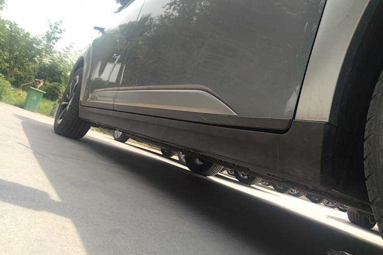Used AION Y 2023 Plus 510 Smart Edition Right Side Sill