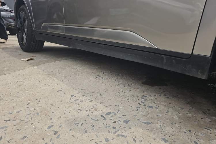 Used AION Y 2023 Plus 510 Enjoy Edition Right Side Sill