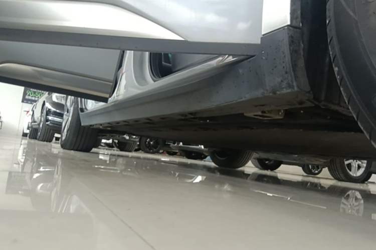 Used AION Y 2023 Plus 610 Enjoyment Edition Ternary Lithium Right Side Sill