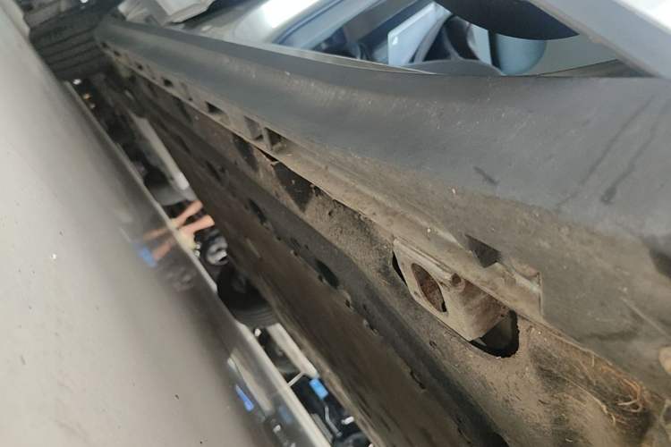 Used AION Y 2023 Plus 510 Smart Edition Right Side Sill