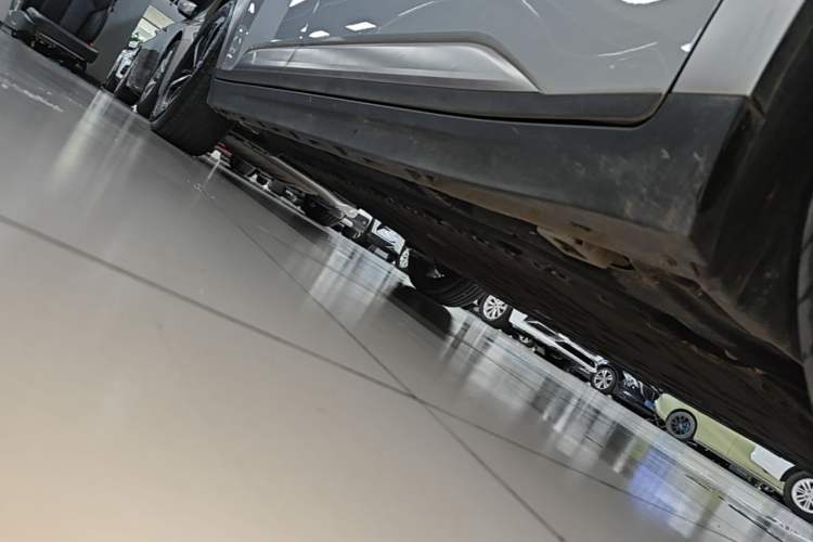 Used AION Y 2023 Plus 510 Smart Edition Right Side Sill