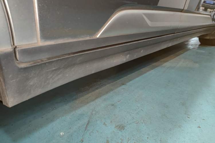 Used AION Y 2023 Plus 510 Smart Edition Right Side Sill