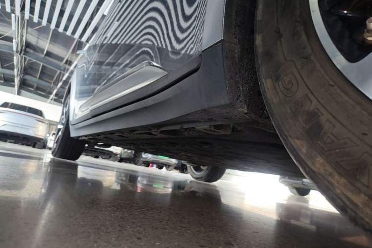 Used AION Y 2023 Plus 510 Smart Edition Right Side Sill