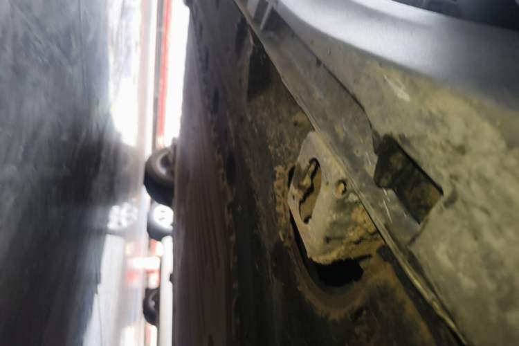 Used AION Y 2023 Younger Star Edition Right Side Sill