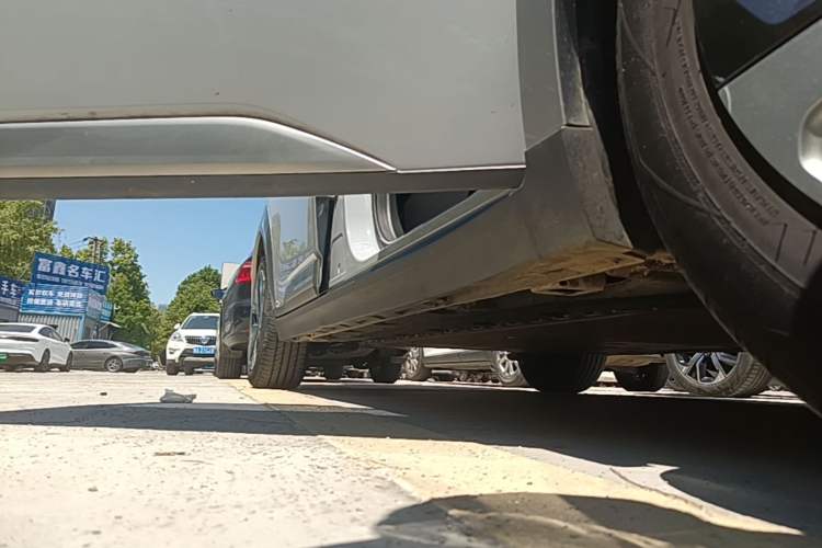 Used AION Y 2023 Younger Right Side Sill