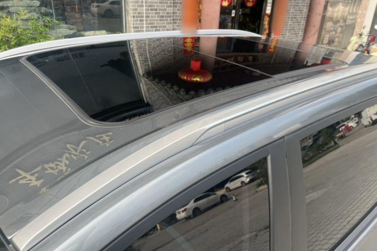 Used AION Y 2023 Plus 510 Smart Edition Roof