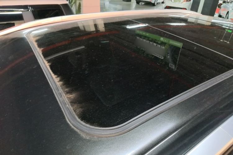 Used AION Y 2023 Plus 510 Smart Edition Roof